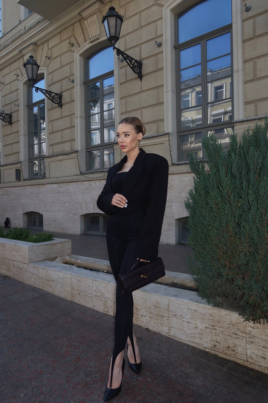 Жакет укороченого крою зі структурованими плечами