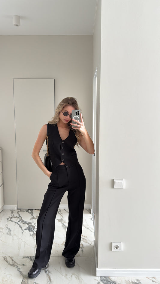 Костюм з жилету та штанів прямого крою