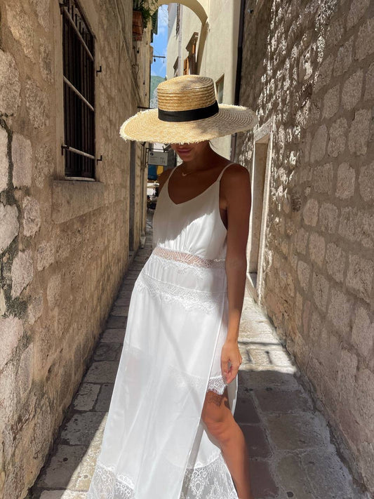 Сукня з шовку та мережива в довжині максі